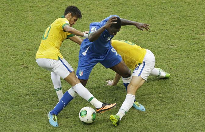 Uno dei pochi duelli diretti tra Balo e l'amico brasiliano. Ap
